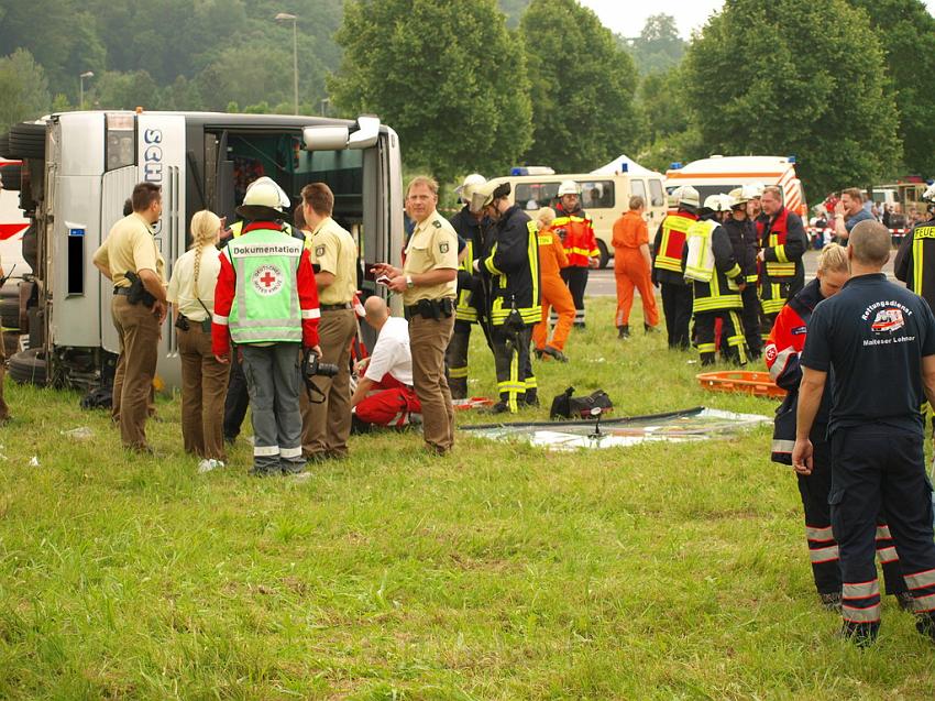 Schwerer Unfall mit Reisebus Lohmar Donrather Dreieck P199.JPG